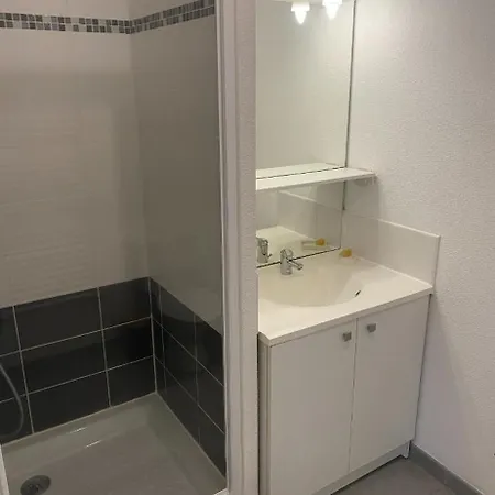 Rent T2 In Quiet 2 Private Parking Spaces Appartement *