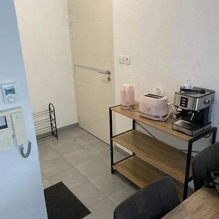 Rent T2 In Quiet 2 Private Parking Spaces *