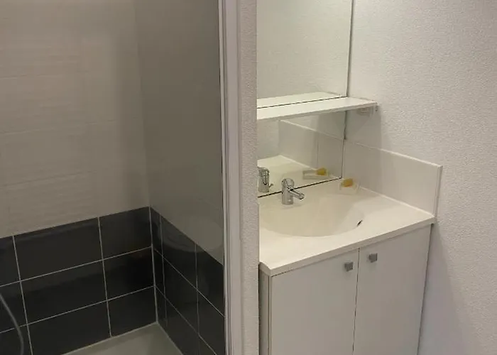 Rent T2 In Quiet 2 Private Parking Spaces Apartmán *