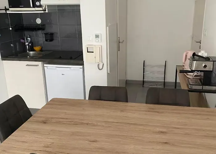 Rent T2 In Quiet 2 Private Parking Spaces